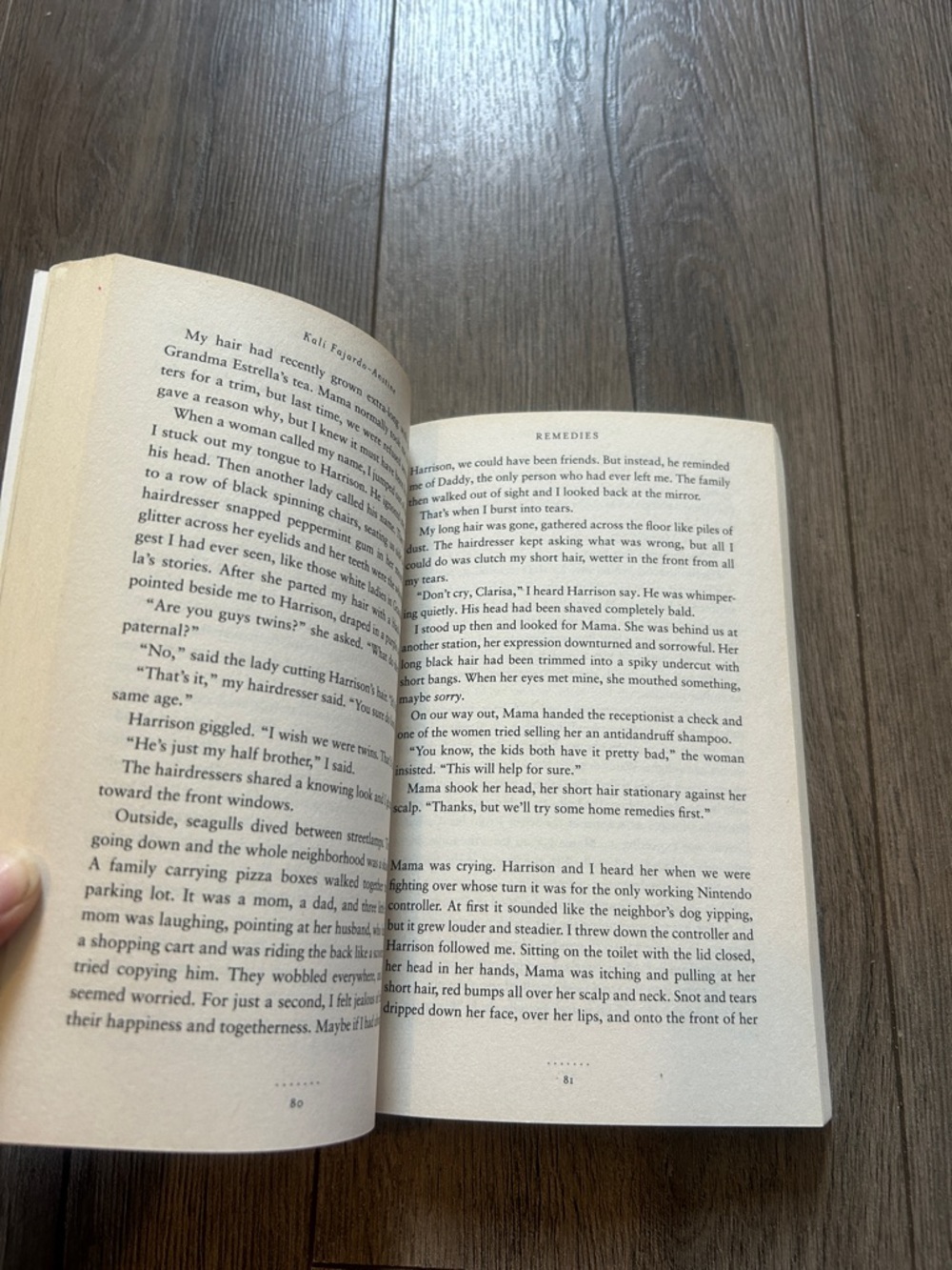 Set of 4 books for all my book readers. Good condition - Picture 12 of 15